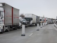 Caz șocant în Germania. Copii găsiți înfometaţi într-un camion românesc