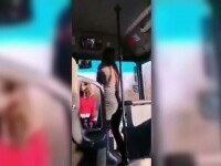 Eleve din Timiș filmate în timp ce dansau pe manele pe bordul autobuzului care le duce la școală. Ce a făcut șoferul