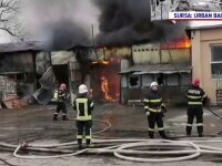 Hală plină de vopseluri și lemn din Bacău, distrusă de un incendiu