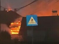 Incendiu puternic în județul Argeș. Două case au fost mistuite de flăcări
