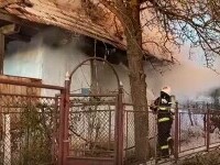 Tragedie în județul Cluj. Un bătrân de 80 de ani a murit carbonizat, după ce casa lui a luat foc