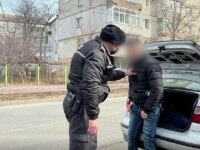Un bărbat din Botoșani a avut parte de șocul vieții. Omul a găsit în portbagajul mașinii sale un tânăr care dormea