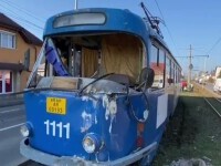 Arad: Un tramvai cu pasageri a deraiat şi a dărâmat un stâlp din beton