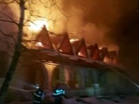Incendiu de proporții în Maramureș. O cabană a fost mistuită de flăcări