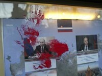 Incidente la protestele de la Ambasada Rusiei la București. Un bărbat a fost amendat pentru că a aruncat cu un ou