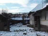 Gard și poartă furată de la o casă din Mureș, în timp ce proprietarii dormeau. Probabil au ajuns pe foc