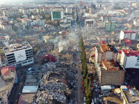 Erdogan a decretat stare de urgență în zece orașe turcești, după cutremurele devastatoare. GALERIE FOTO