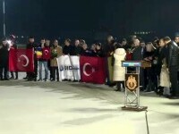 Salvatorii români, primiți cu aplauze și îmbrățișări de comunitatea turcă din România. S-au întors de la intervenții