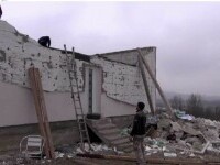 Vijelia le-a luat acoperișul unei familii din Neamț. Oamenii munciseră 15 ani în Italia să-și ridice casa