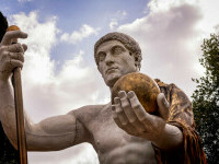 statuie imparat constantin roma
