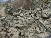 Unul dintre zidurile Cetății Șoimoș s-a prăbușit