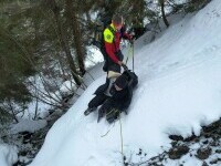 Un tânăr ucrainean care a intrat în România prin munți a fost găsit desculţ, îngheţat şi extenuat. Operațiunea a durat 6 ore