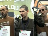 Hamas a eliberat trei ostatici israelieni, după o ceremonie de propagandă. Bărbaţii sunt foarte slabi şi palizi | FOTO