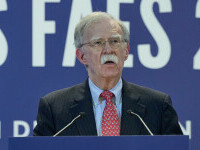 Fostul consilier de securitate al lui Trump critică strategia acestuia față de Moscova. „S-a predat efectiv lui Putin”