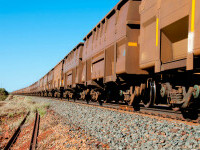 Trafic feroviar oprit în Olt, după ce un tren cu cereale a deraiat. Pasagerii din celelalte trenuri, transportați cu autobuze