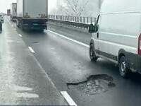 „Ca după bombardament”. Pe Autostrada A1 București-Pitești au apărut cratere după ninsori. Zeci de mașini, avariate