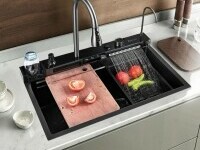 (P) Beneficiile chiuvetelor multifuncționale pentru bucătării compacte