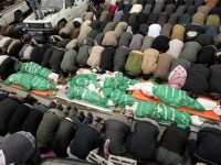 Cadavrele copiilor unui lider Hamas, in procesiune pe strazi
