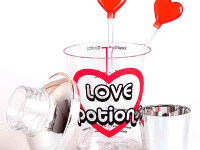 Oferte de Valentine\'s: casuta din copac sau piscina sexy