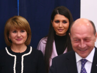 Traian Basescu, sotia si Elena Udrea au incins hora la Sinaia!