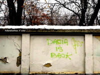 Dacia is back - mesaj pe zidul Ambasadei Ungariei la Bucuresti