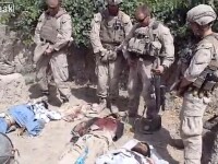 puscasi marini urinand pe cadavrele a trei afgani