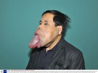 Omul cu cea mai lunga limba din lume