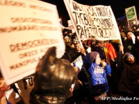 Protestatari, pancarte