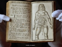 FOTO. Carte erotica din secolul al XVIII-lea, interzisa 200 de ani, va fi scoasa la licitatie