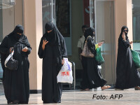 femei din arabia saudita imbracate pana in gat val