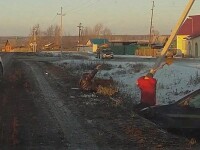 Tragicomedie in Rusia. Un sofer sicanat in trafic este atacat cu cutitul, dar se apara cu o lopata