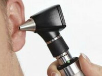 S-a dus la doctor pentru ca il durea urechea! Medicul a incremenit cand a vazut asta