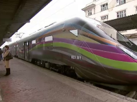 Romania absurda: Cel mai rapid tren electric facut la noi merge cu 20 de km/h intre Craiova si Bucuresti
