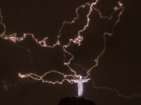 Simbolul orasului Rio de Janeiro, statuia lui Iisus, a intrat in reparatii dupa ce a fost lovita de fulgere