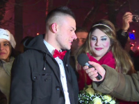 Mirese in bocanci. 18 cupluri de indragostiti s-au casatorit de Revelion la Poarta Sarutului de la Targu Jiu