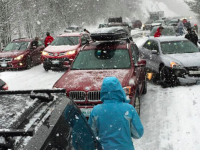 Accident in lant in SUA. Zeci de masini s-au ciocnit in New Hampshire din cauza ninsorii puternice