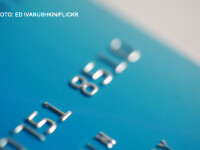 card bancar poza macro