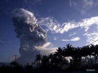Stare de alerta ridicata in Indonezia. Un vulcan din provincia Sulawesi a aruncat fum si cenusa la 300 de metri inaltime