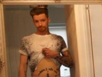 Motivul pentru care un barbat a ajuns sa regrete tatuajul pe care si l-a facut pe abdomen acum 10 ani: 