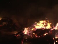 Incendiu violent la un depozit de lemne din Botosani. Flacarile, care depaseau 10 metri inaltime, amenintau doua gospodarii