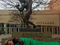 Arnold a ingenuncheat Facebook. De ce fostul guvernator al Californiei a ajuns sa doarma in strada