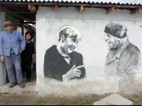 Un sat din Bulgaria, transformat intr-o atractie inedita. Casele, acoperite de grafitti ce-i infatiseaza pe Obama sau Merkel