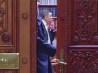 Sorin Grindeanu, filmat in timp ce fuma in biroul lui Liviu Dragnea. De ce nu poate fi amendat pentru ca a fumat in interior