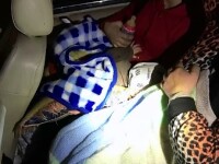 Doi bebelusi, de 3 si 9 luni, gasiti de catre politistii de frontiera din Timis ascunsi printre bagajele parintilor