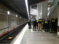 Un scurtcircuit, cauza avariei de la metrou de la Universitate. Incendiul a fost stins, circulatia reluata in regim normal