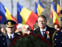 Presedintele Klaus Iohannis depune o coroana de flori la Arcul de Triumf in cadrul paradei militare organizata de MApN, impreuna cu MAI si SRI, alaturi de militari din mai multe tari, in Bucuresti.