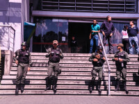 politisti pazind un magazin din venezuela