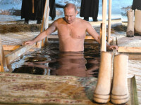 Vladimir Putin a intrat în apa îngheţată, de Boboteaza pe stil vechi