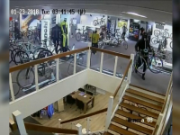 Hoţi căutați de poliție, după ce au furat în 3 minute biciclete de 100.000 de euro