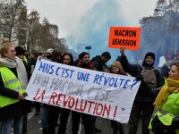 Noi proteste violente la Paris. ”Vestele galbene”, ciocniri cu forțele de ordine